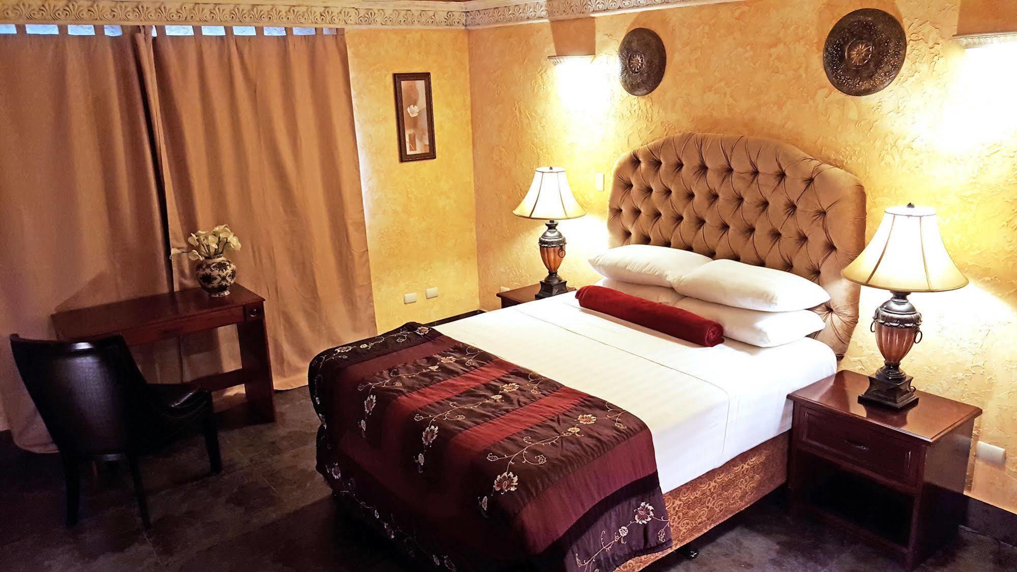 Hotel Guatemala Inn Екстериор снимка
